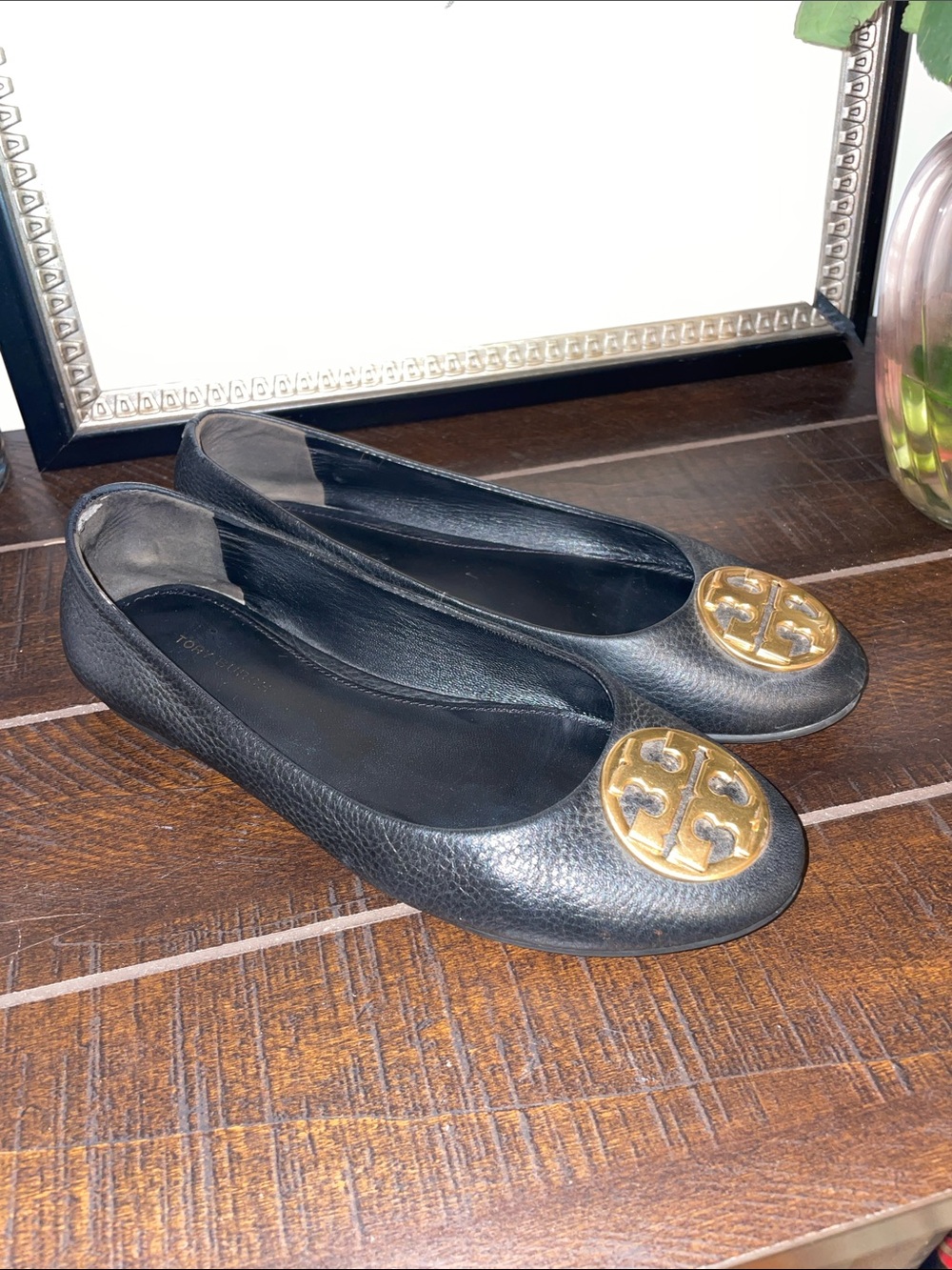Tory Burch Black Leather Chelsea Flats Size 5.5
